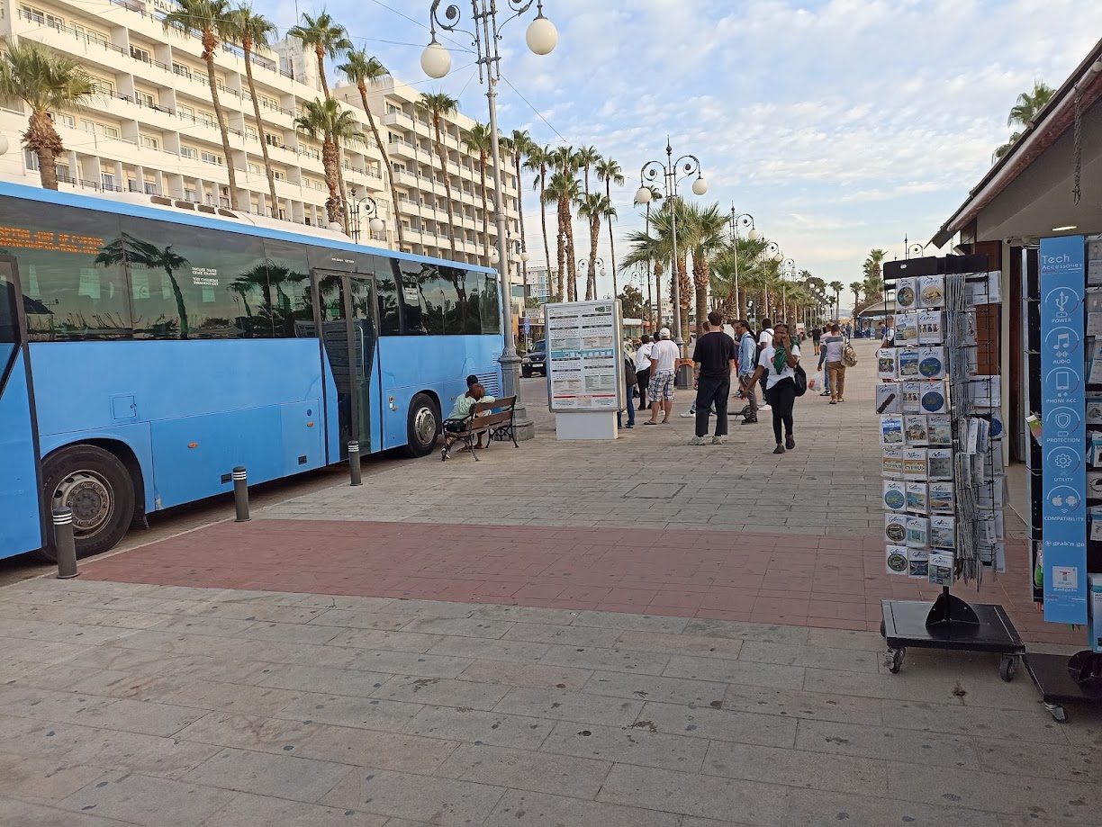 תחנה בחוף מקדונלד'ס: הצומת האסטרטגית של ציידי הטיסות